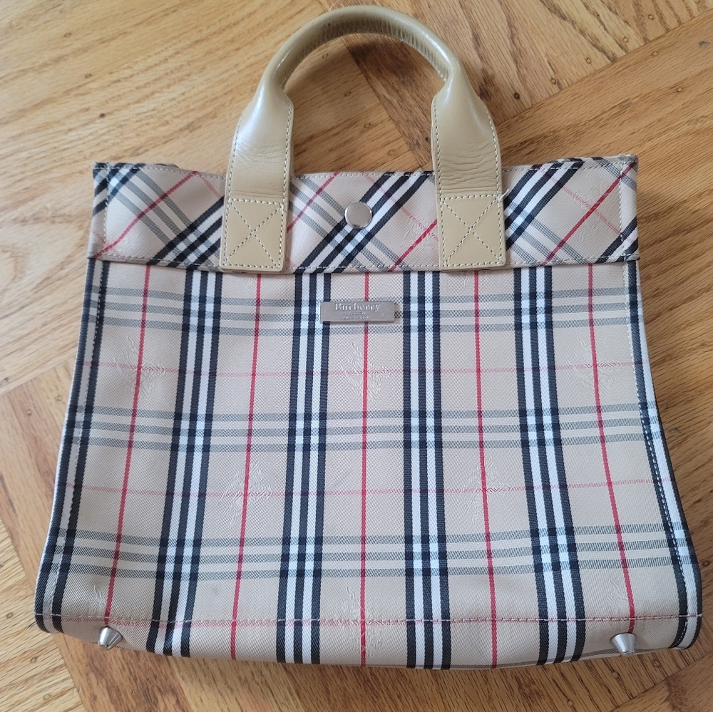 Burberry handle bag purse